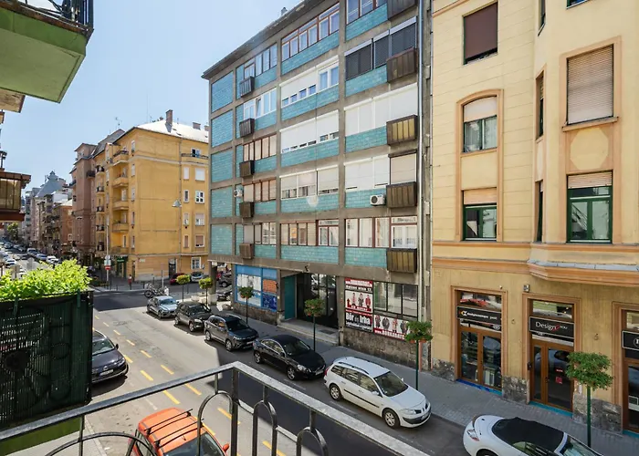 Admiral Blue Apartment With Balcony
